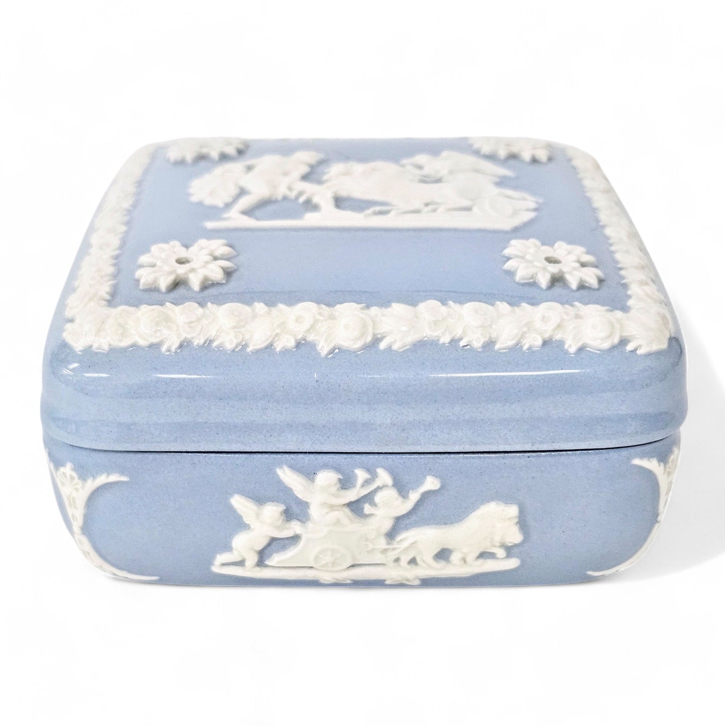 Wedgwood Square Trinket Box Cream on Lavender Blue Jasperware MINT