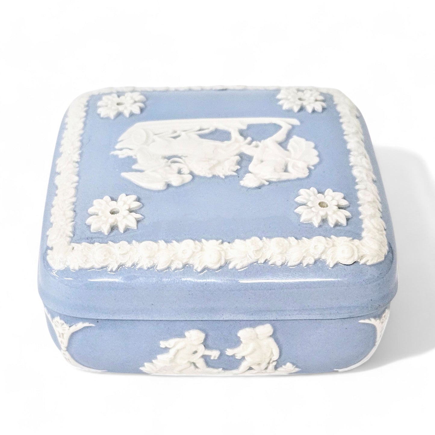 Wedgwood Square Trinket Box Cream on Lavender Blue Jasperware MINT