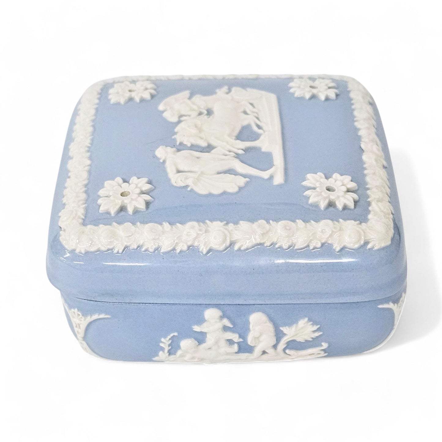 Wedgwood Square Trinket Box Cream on Lavender Blue Jasperware MINT