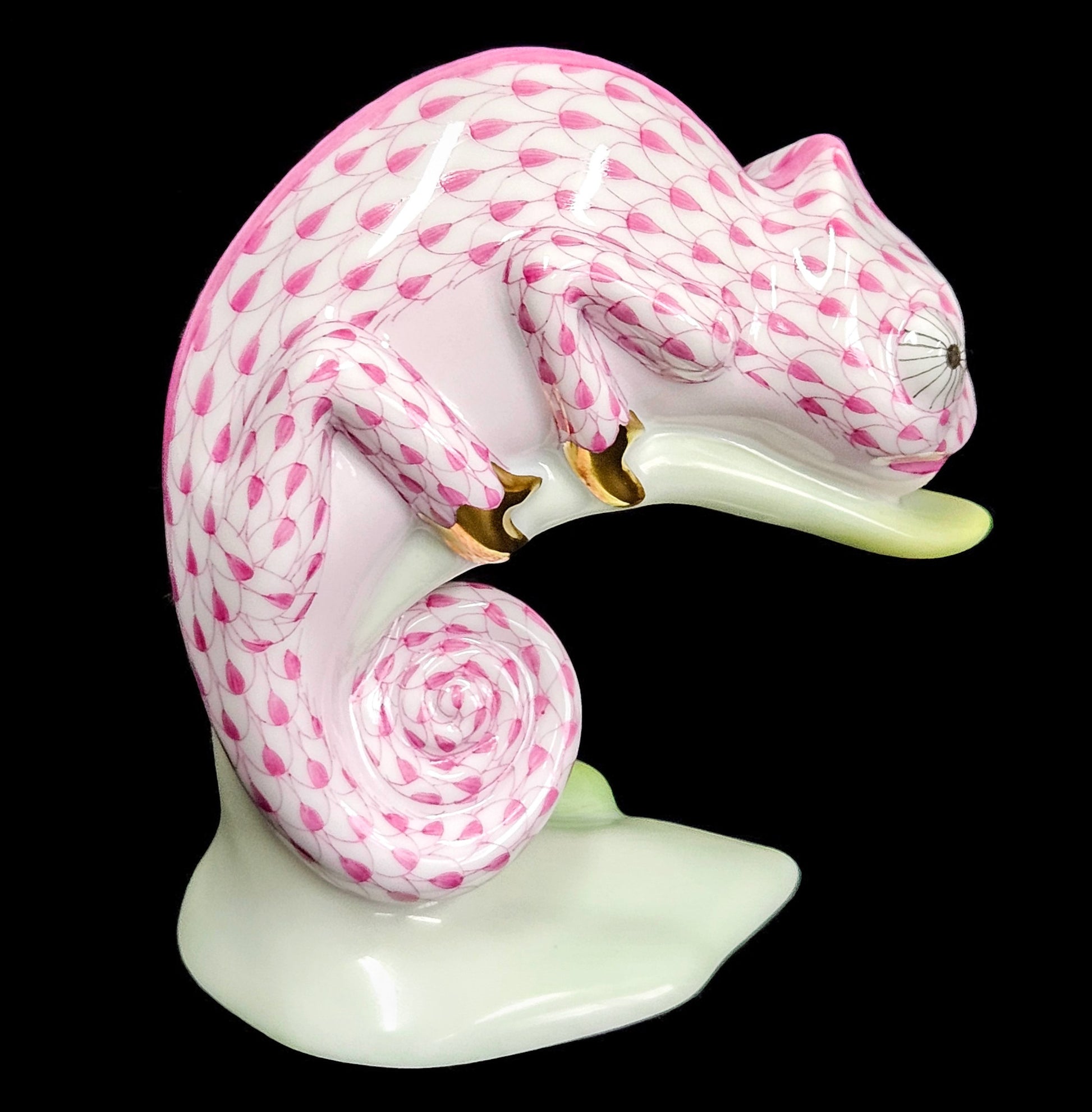 Herend Chameleon Figurine in Pink Fishnet with 24 Karat Gold Accents