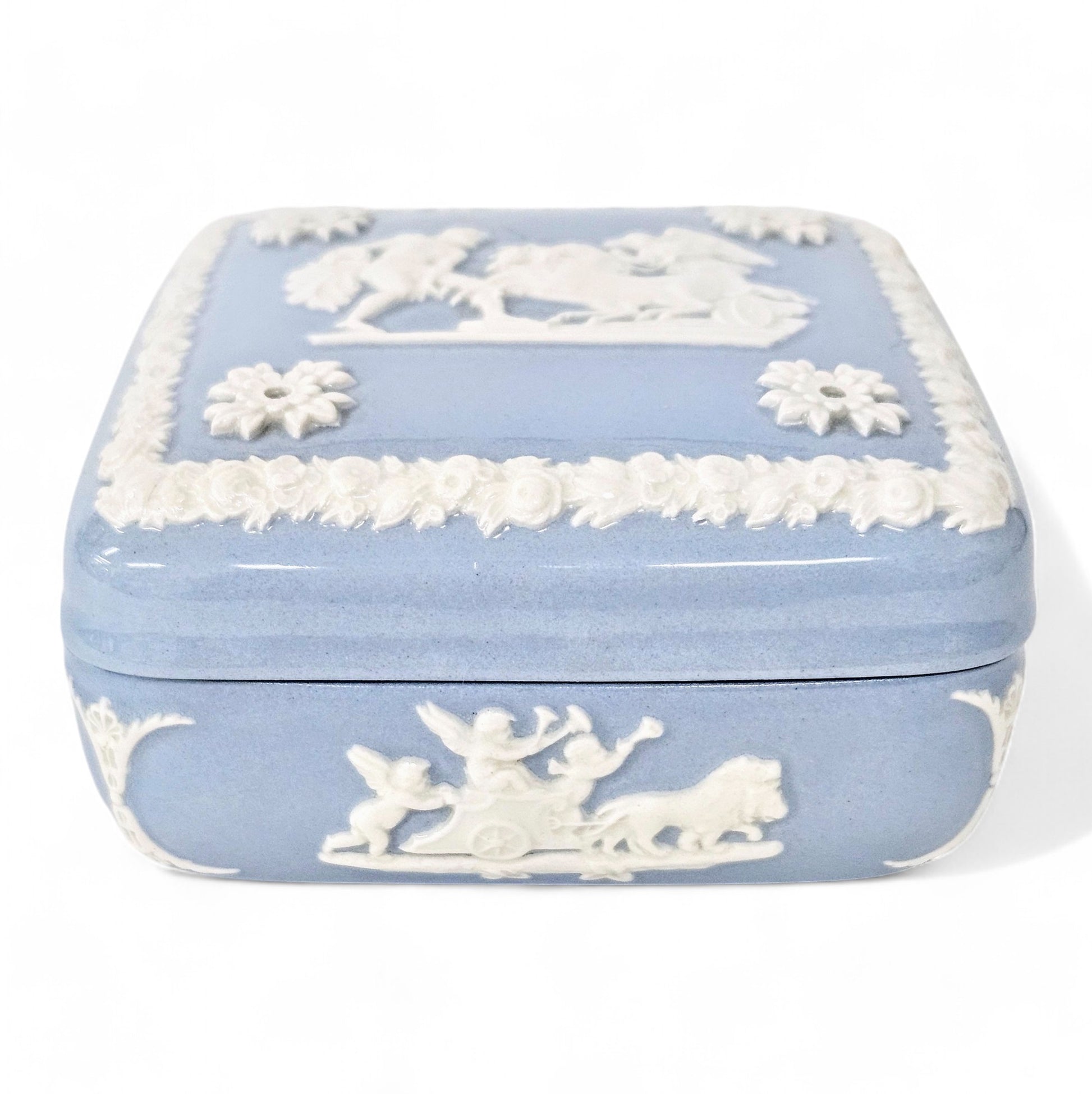 Wedgwood Square Trinket Box Cream on Lavender Blue Jasperware MINT