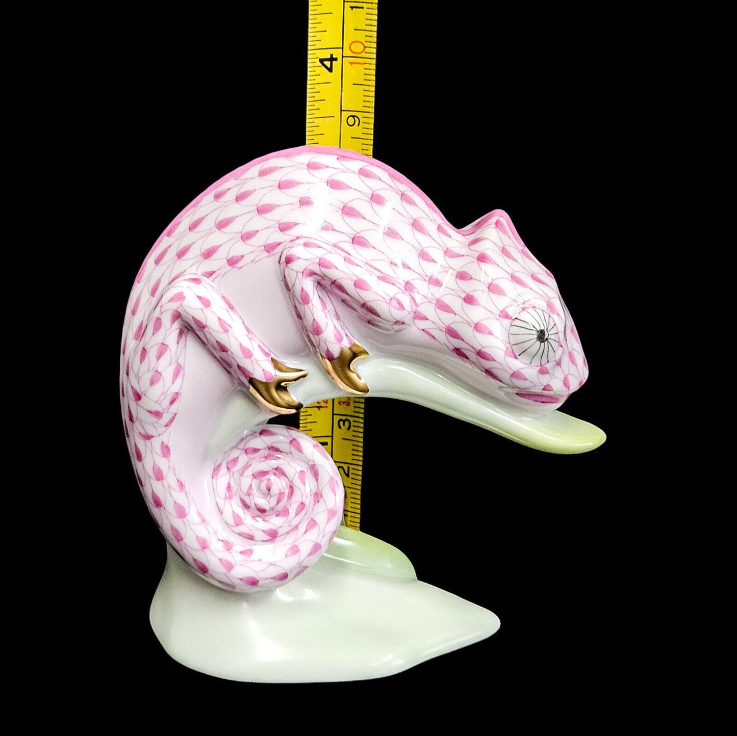 Herend Chameleon Figurine in Pink Fishnet with 24 Karat Gold Accents